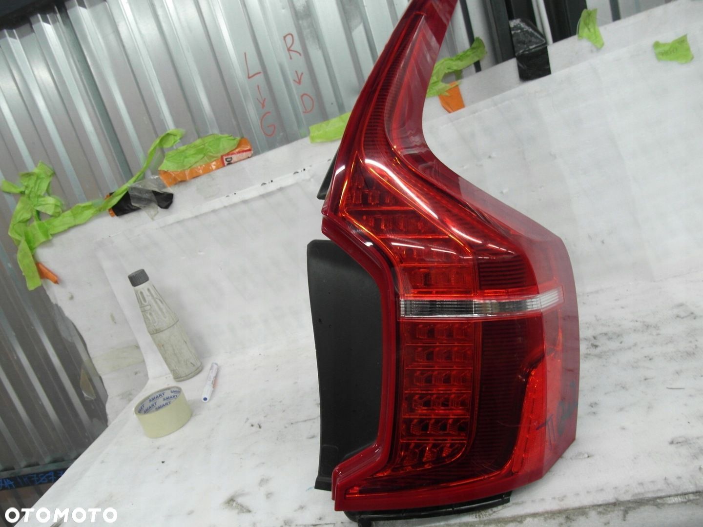 VOLVO XC90 II BDB EUROPA  WSZYSTKO ŚWIECI LAMPA TYLNA PRAWA - 1