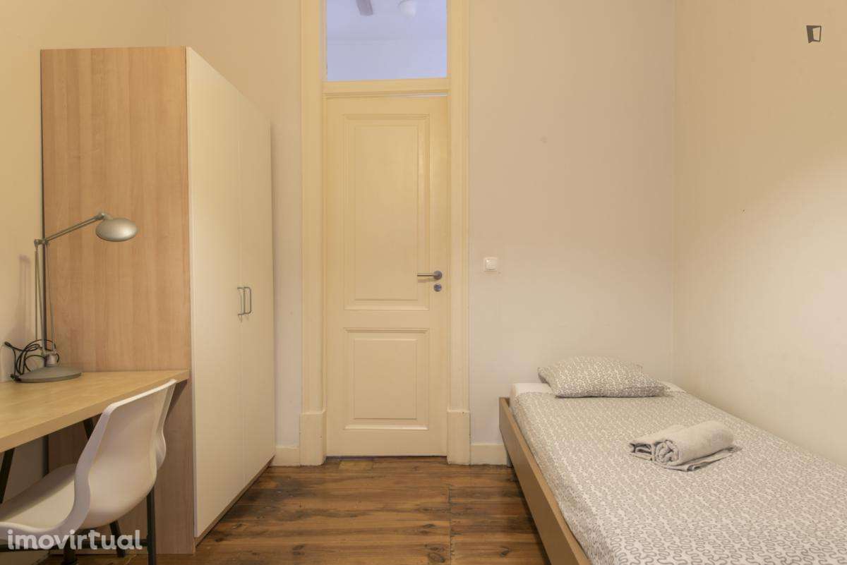 Quarto - localizado em Intendente Lisbon - Grande imagem: 4/17