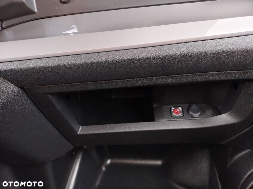 Opel Vivaro Vivaro Furgon XL Diesel 2.2 150 KM Automat - 29