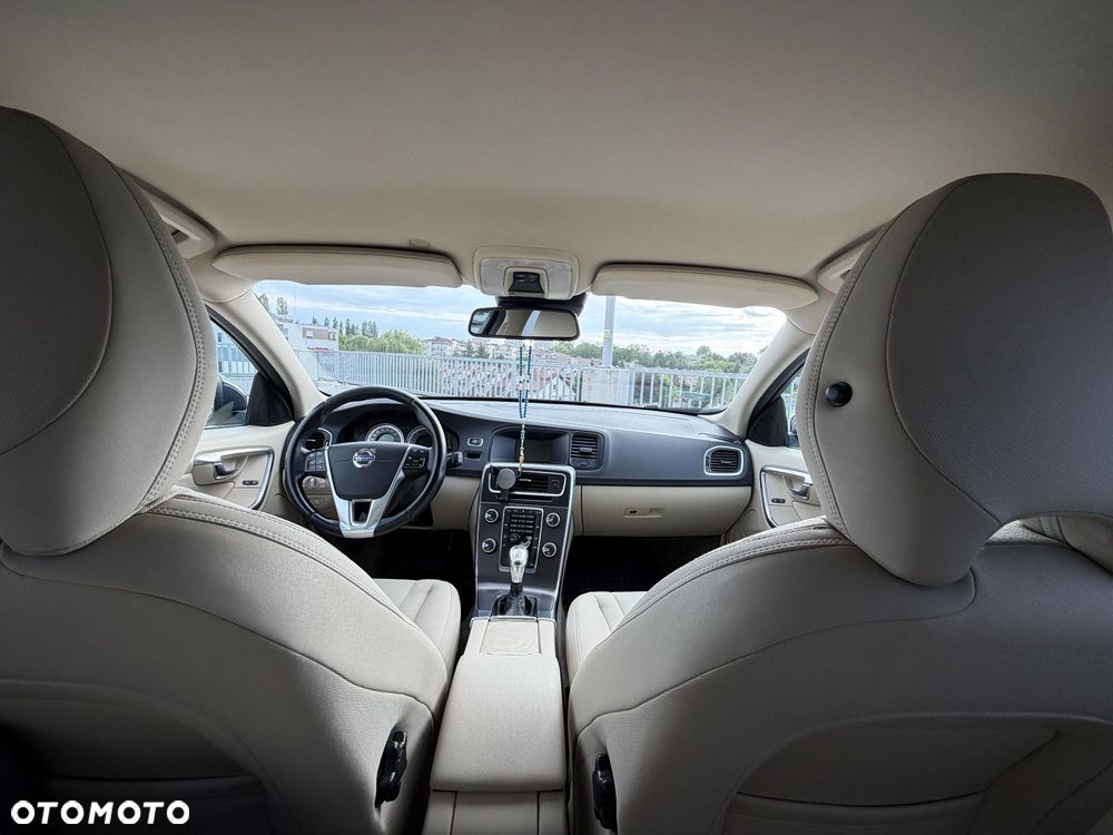 Volvo V60 D4 Geartronic Momentum - 26