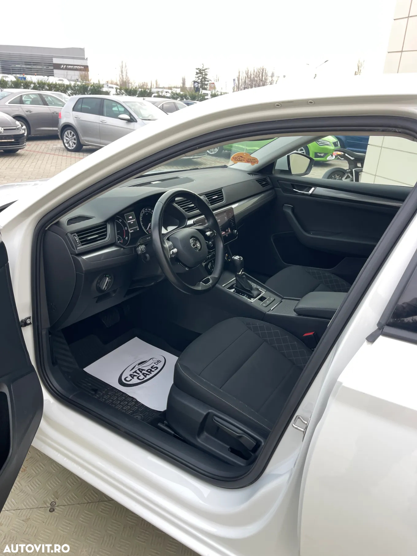 Skoda Superb 2.0 TDI DSG Ambition - 29
