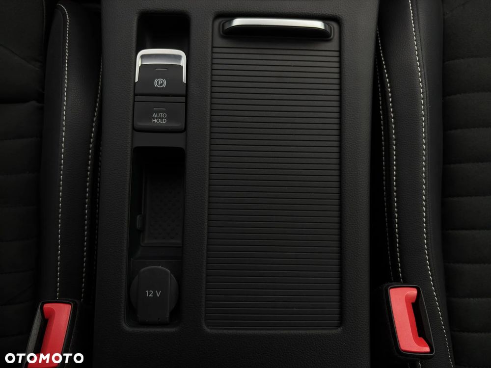 Volkswagen Passat 2.0 TSI Elegance DSG - 33