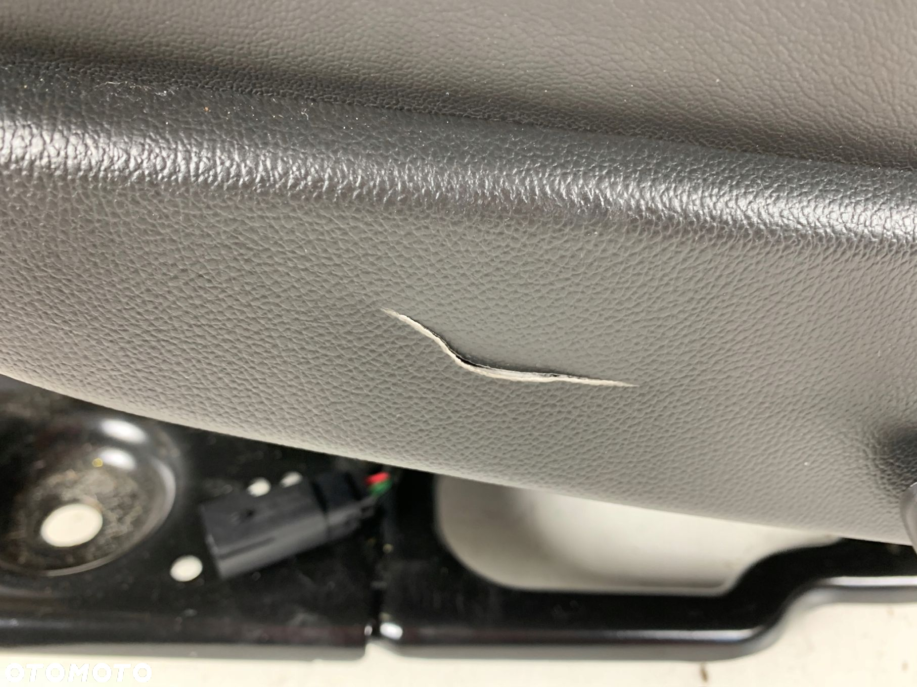 P2 CADILLAC ESCALADE IV 2014 - FOTEL LEWY TYŁ II RZĄD CZARNY L0263818 - 7