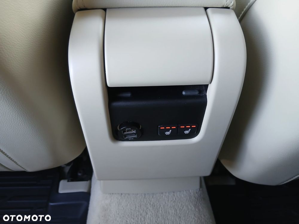 Volvo V60 Cross Country D3 Summum - 28