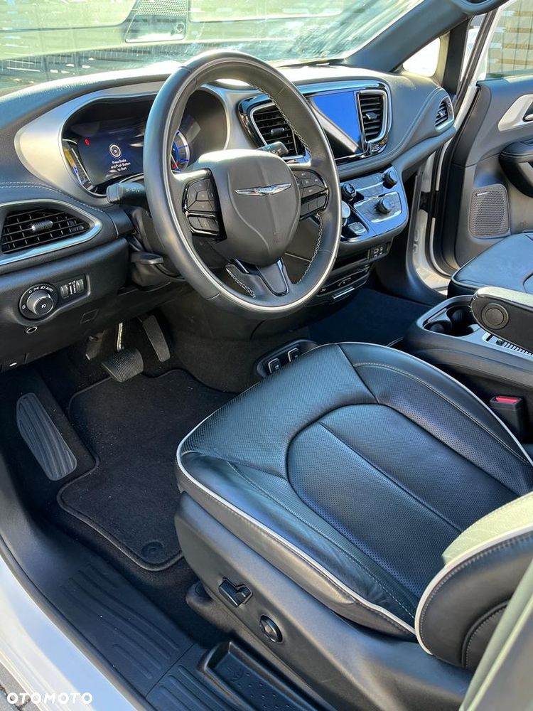 Chrysler Pacifica - 12