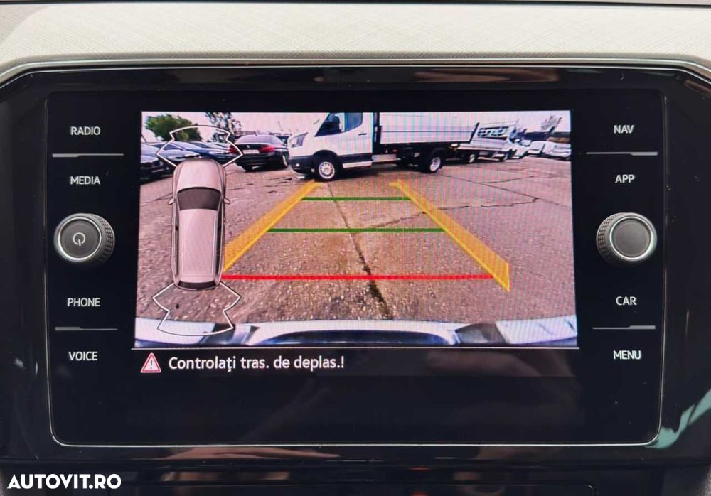 Volkswagen Passat - 32