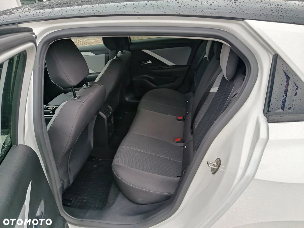 Opel Astra V 1.2 T Business Elegance S&S - 10