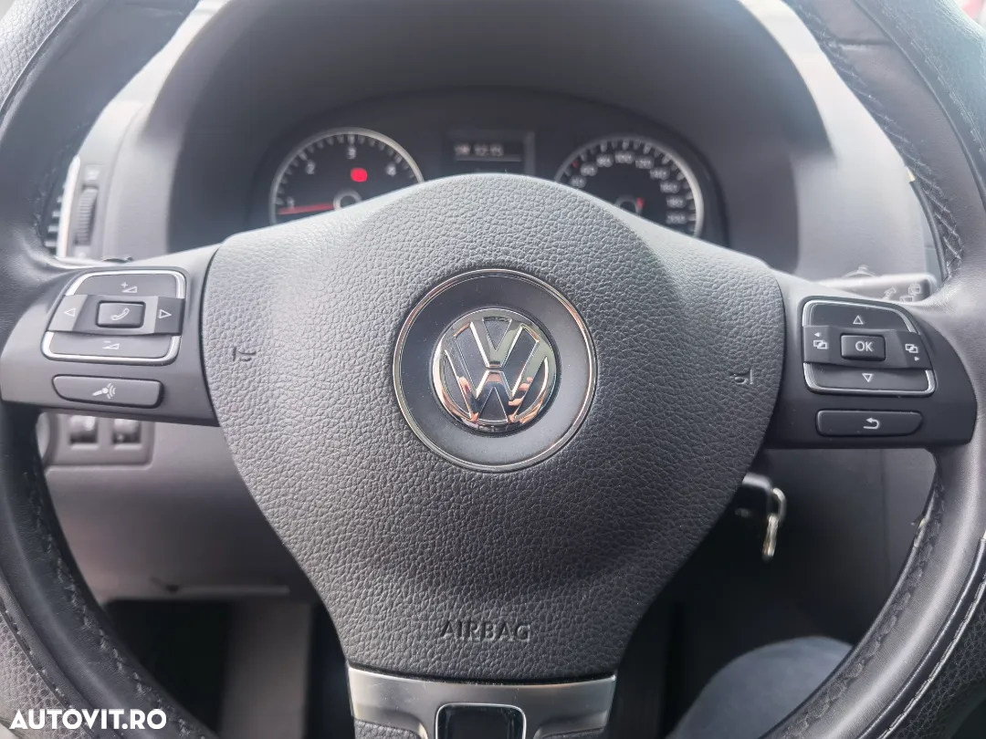 Volkswagen Touran - 12