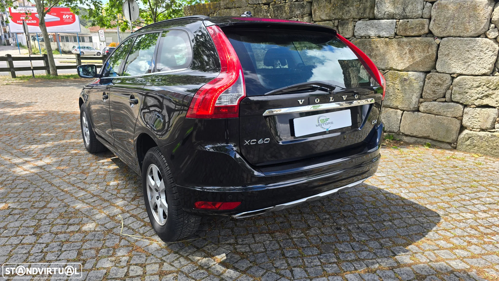Volvo XC 60 2.0 D4 Momentum Geartronic - 10