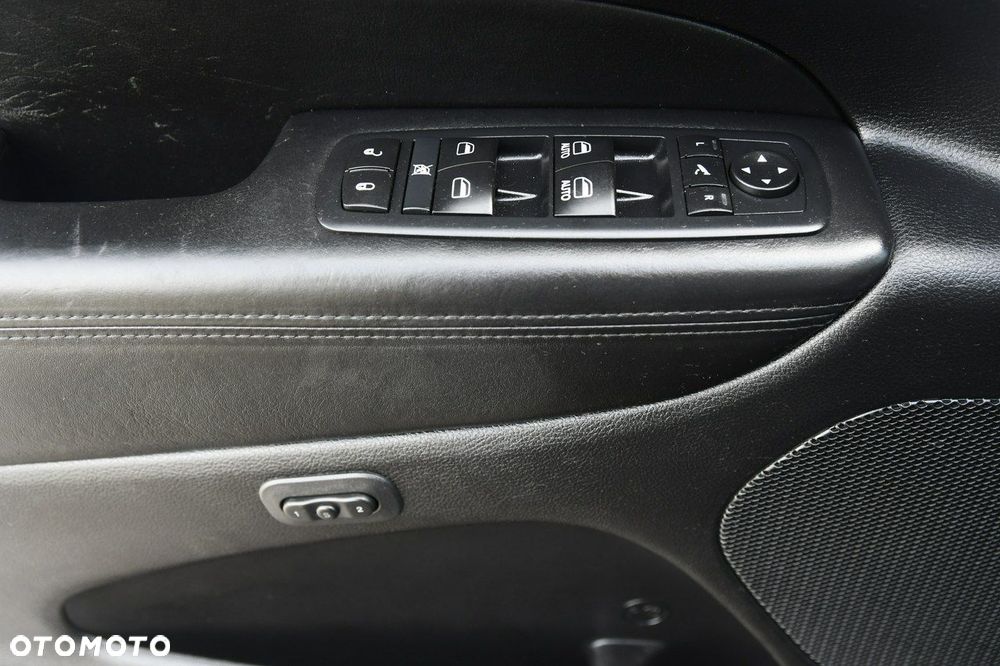 Jeep Grand Cherokee - 31