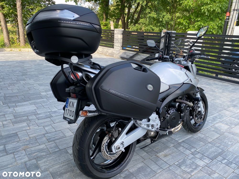 Suzuki GSR - 5
