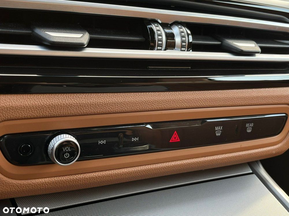 BMW Seria 3 330e xDrive Sport Line - 26