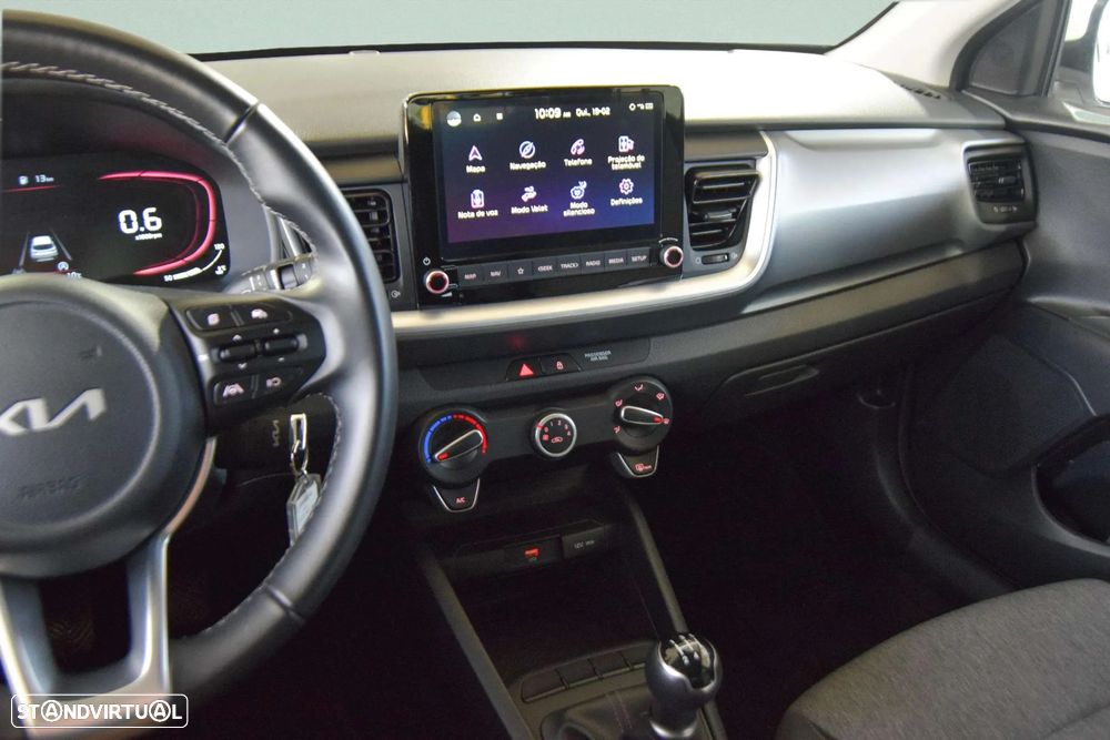Kia Stonic 1.2 MPi Dynamic - 29