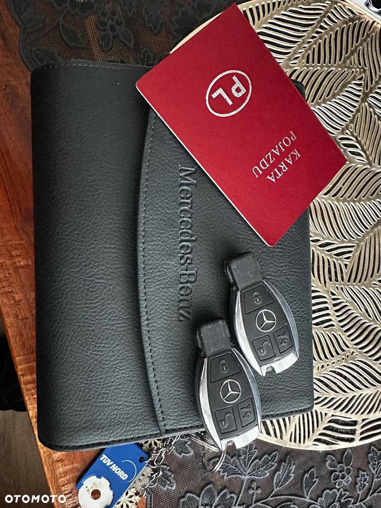 Mercedes-Benz Klasa E 200 CGI BlueEffICIENCY - 23