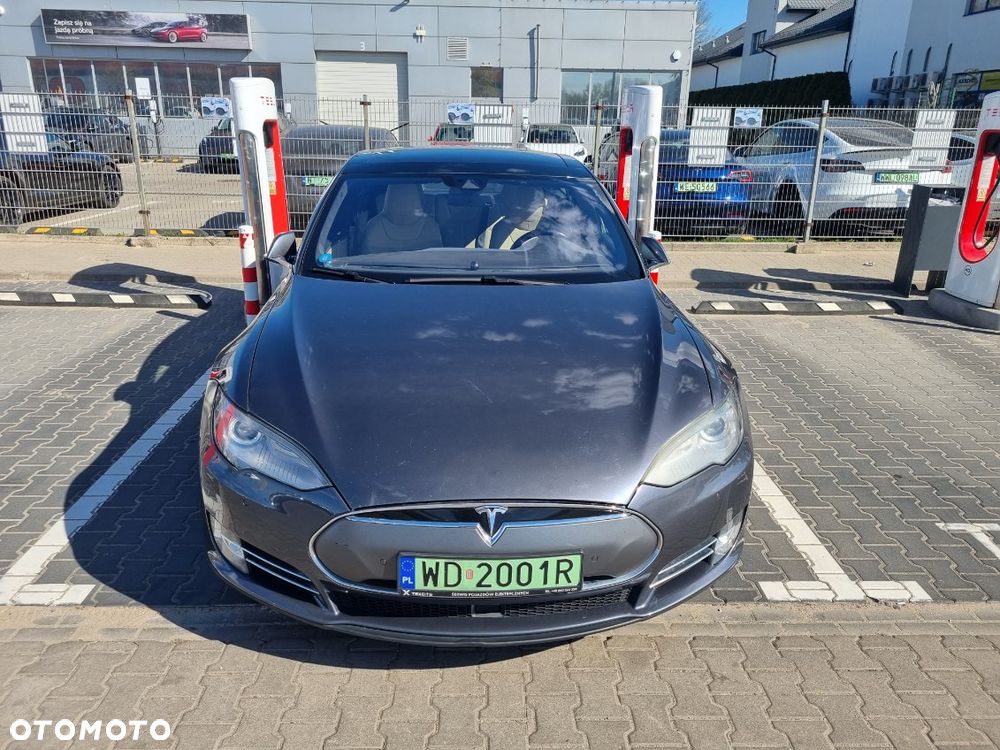 Tesla Model S - 2