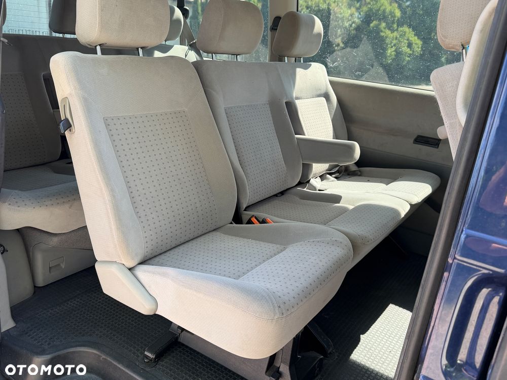 Volkswagen Caravelle - 10