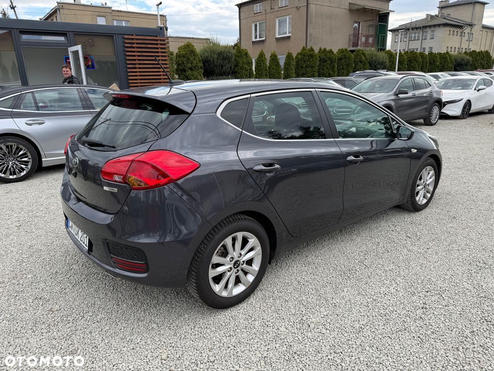 Kia Ceed 1.6 CRDi 136 ISG Dream-Team Edition - 20