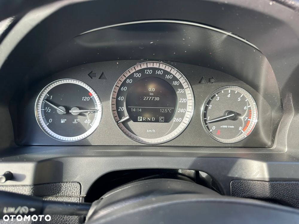 Mercedes-Benz Klasa C 180 T BlueEFFICIENCY 7G-TRONIC - 32