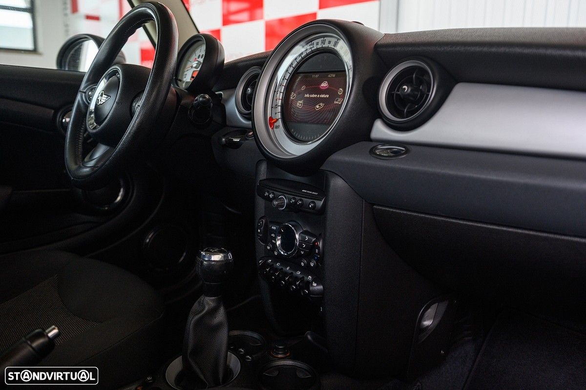 MINI 3 Portas Cooper D - 26