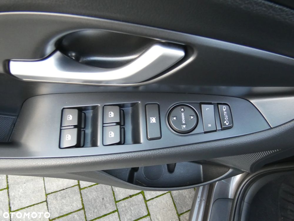 Hyundai i30 1.4 T-GDI Fastback Premium - 24
