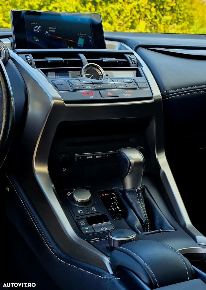Lexus Seria NX 300h - 23