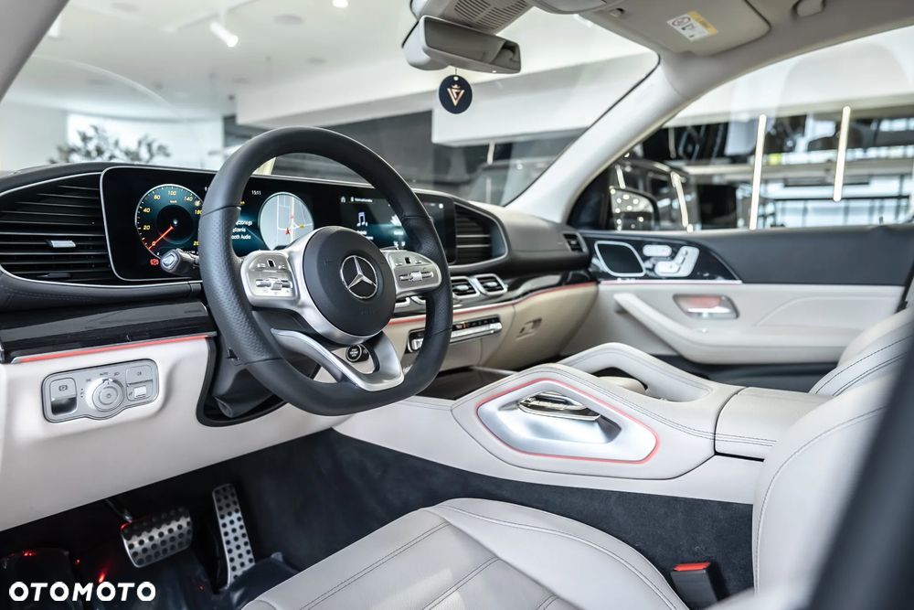Mercedes-Benz GLS - 23