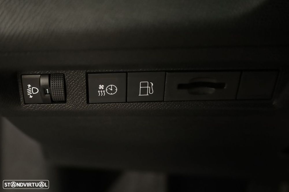 Peugeot 408 1.6 Hybrid Allure e-EAT8 - 17