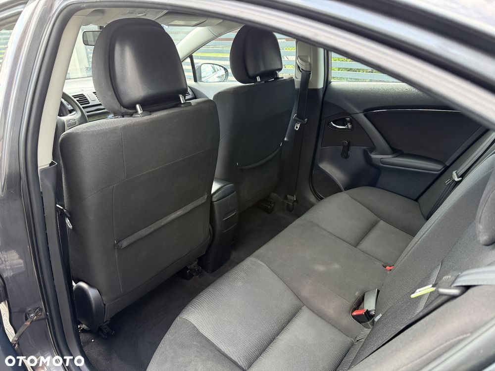 Toyota Avensis 1.8 Luna - 26