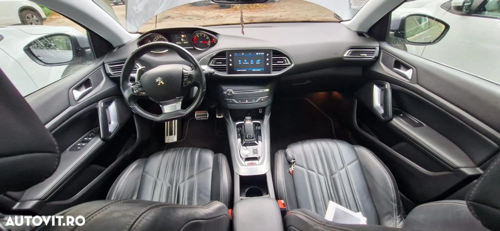 Peugeot 308 SW 1.2 L PureTech Turbo S&S EAT8 Allure - 15