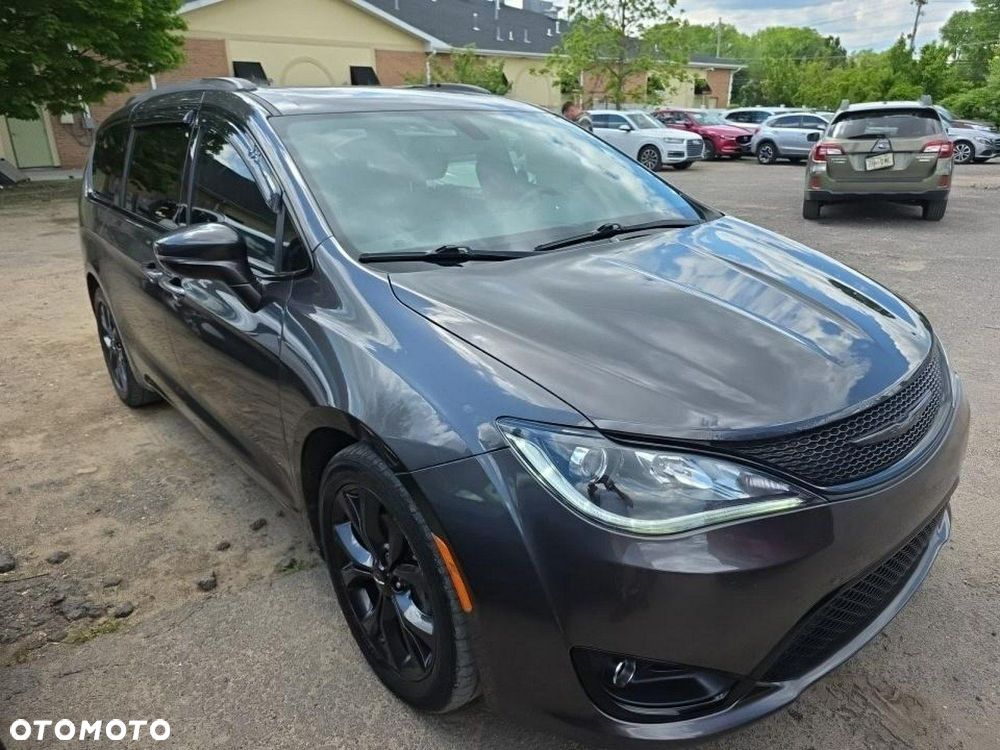 Chrysler Pacifica - 3