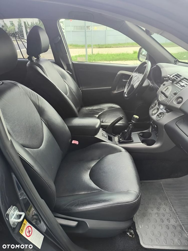 Toyota RAV4 - 16
