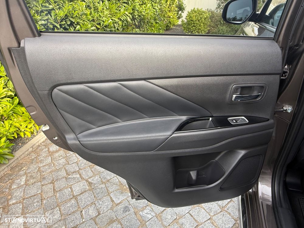 Mitsubishi Outlander 2.0 Instyle Navi - 32