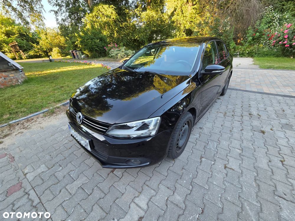 Volkswagen Jetta - 2