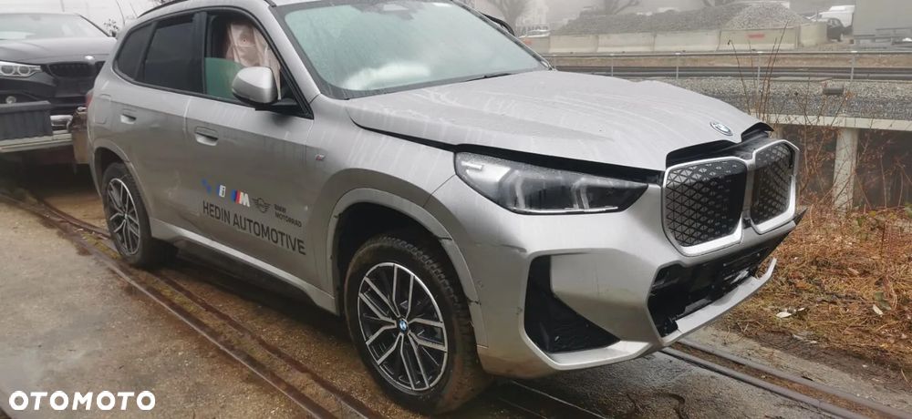 BMW iX1 eDrive20 M Sportpaket - 3