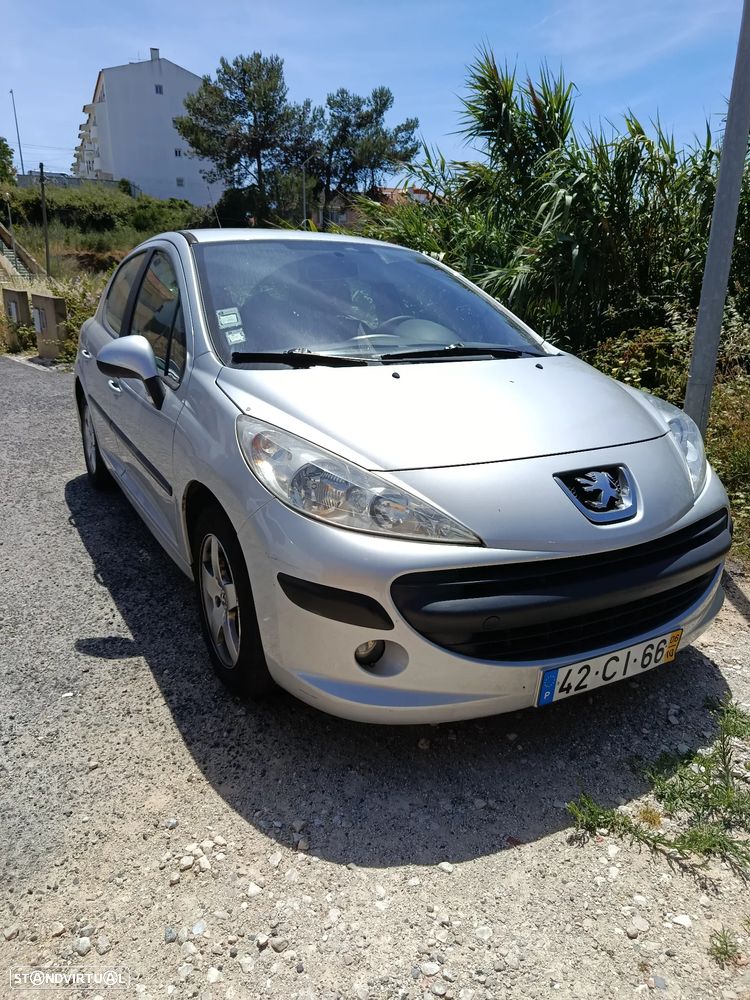 Peugeot 207 - 1
