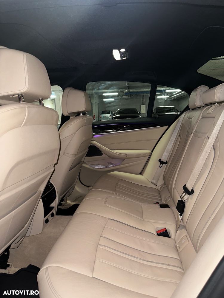 BMW Seria 5 530d xDrive AT - 11