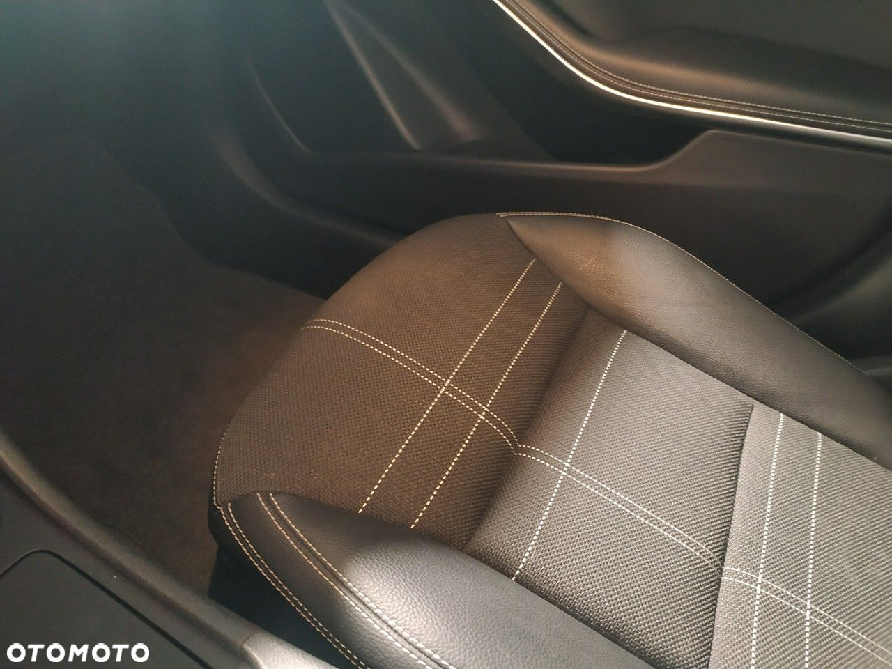 Mercedes-Benz GLA 200 7G-DCT - 15