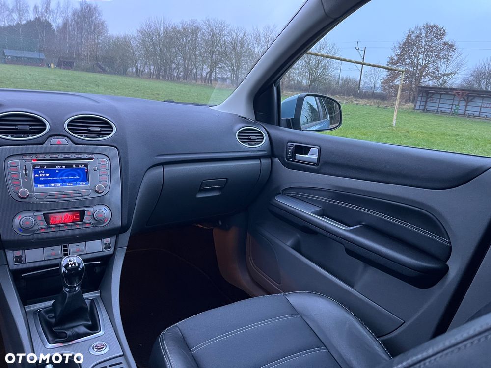 Ford Focus 1.8 Ghia - 18