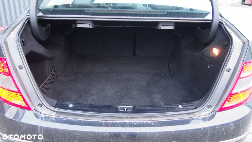 Mercedes-Benz Klasa C 180 Kompressor BlueEFFICIENCY Elegance - 17