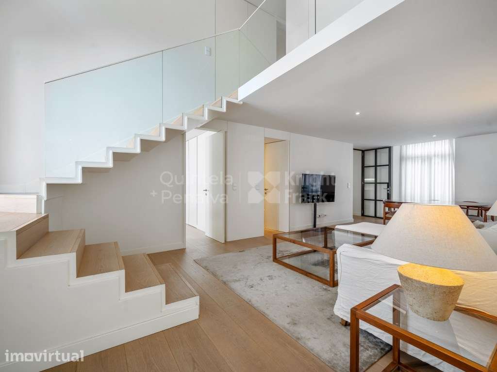 Apartamento T3 duplex para arrendar semi-mobilado em Arroios - Grande imagem: 2/25