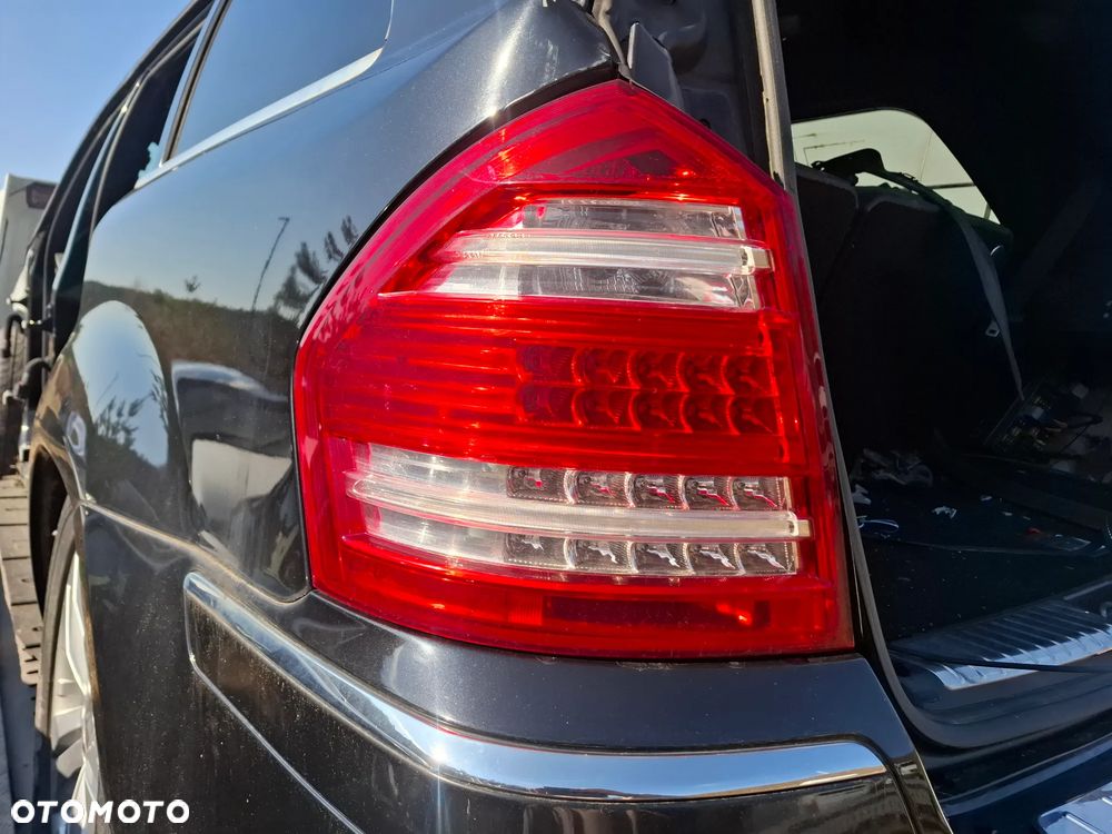 MERCEDES GL W 164 LIFT X164 LAMPA TYŁ LEWA LED - 1