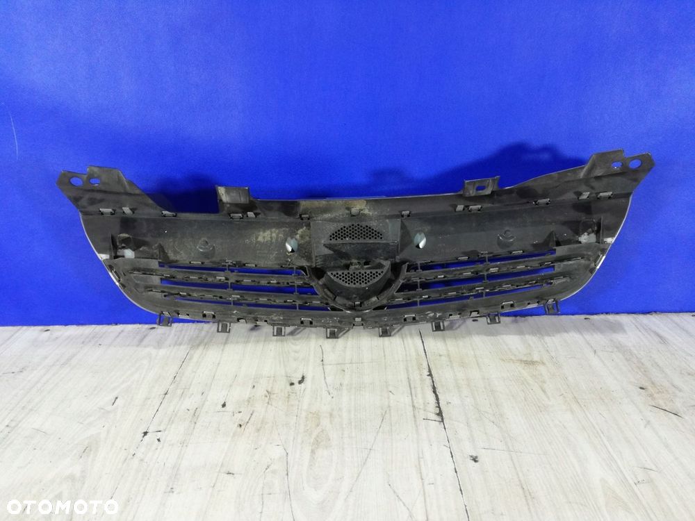 Opel Zafira II B grill atrapa chłodnicy 13247331 - 2