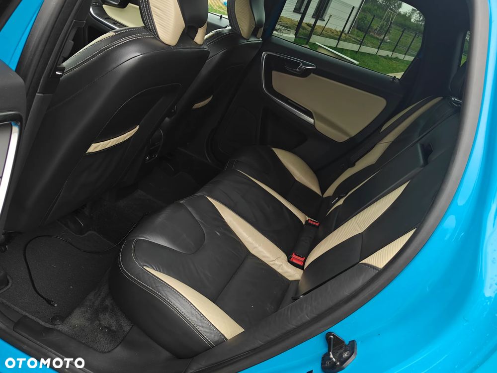 Volvo XC 60 T6 AWD R-Design - 10