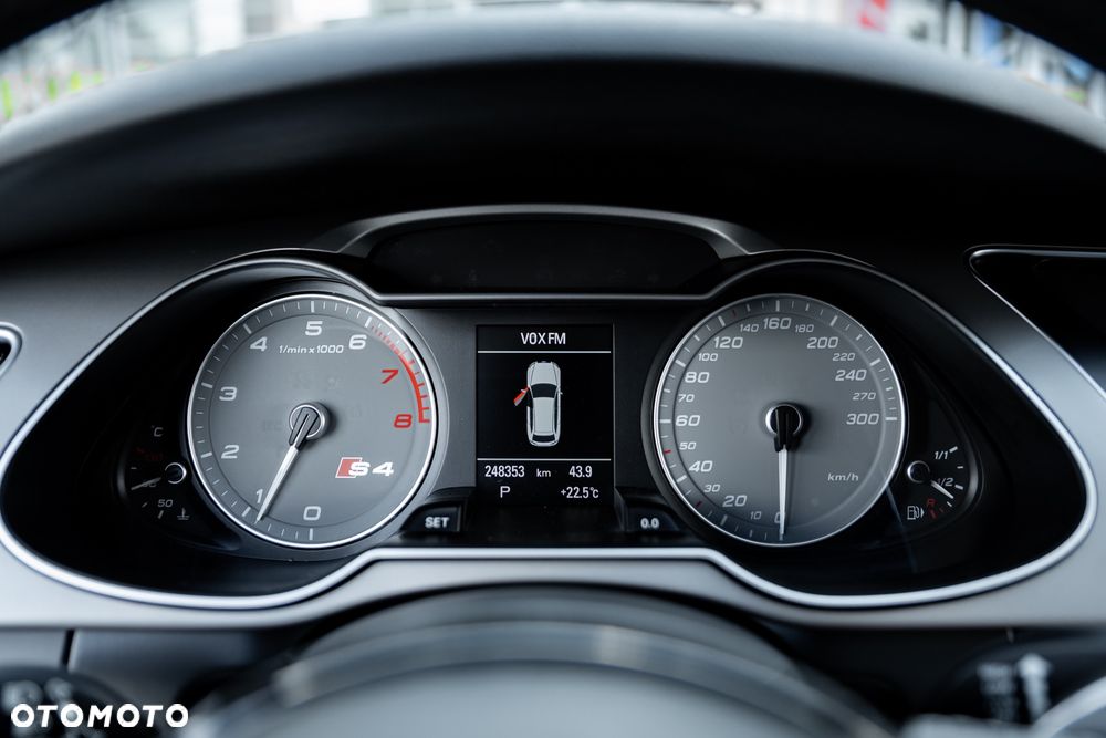 Audi S4 Avant S tronic - 27