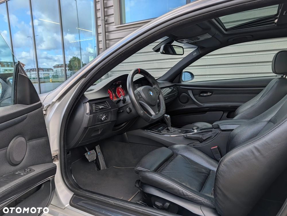 BMW Seria 3 325i M Sport Edition - 15