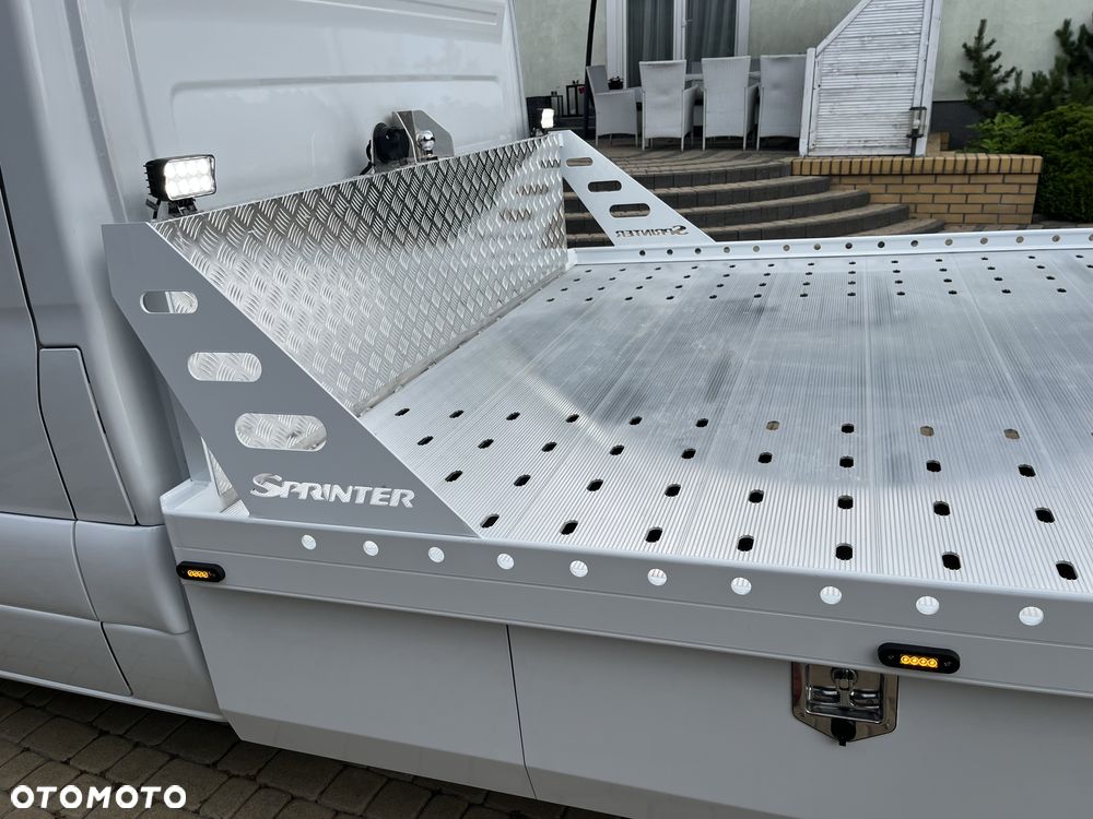Mercedes-Benz Sprinter - 25