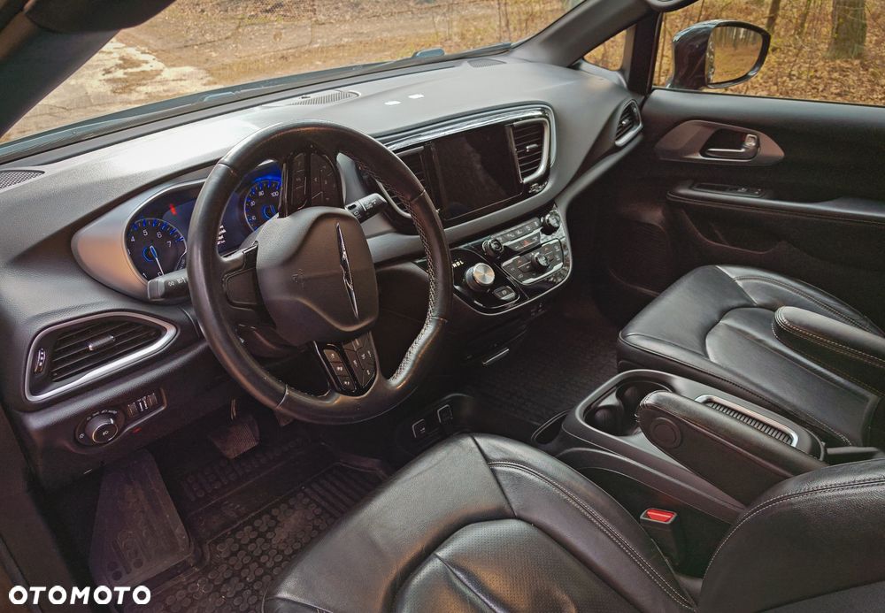 Chrysler Pacifica - 14