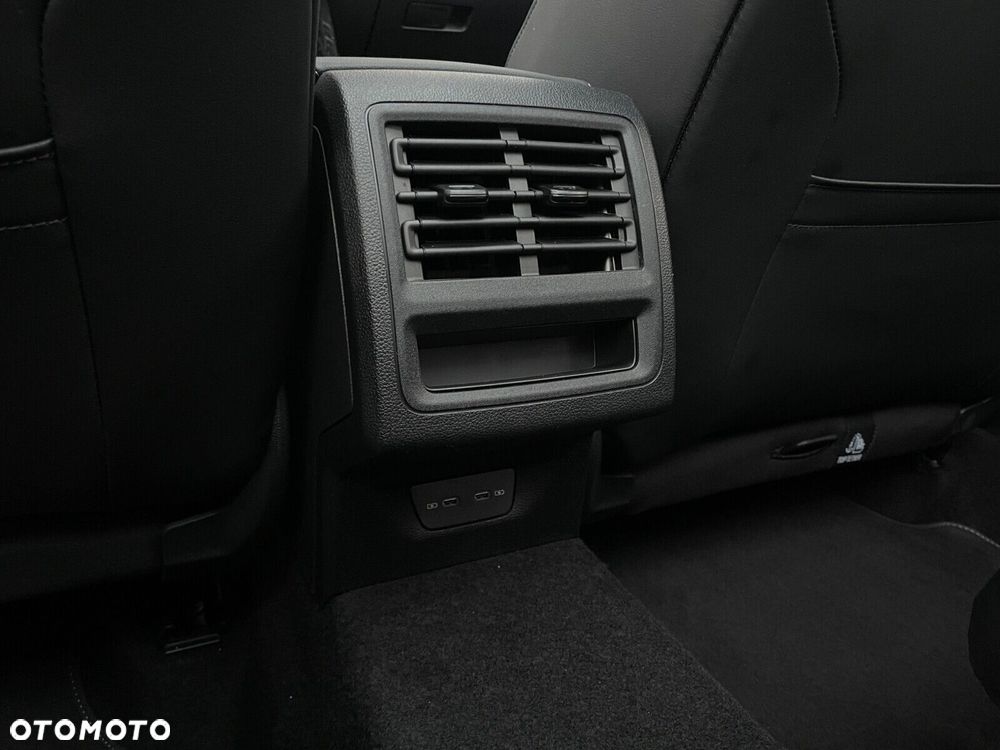 Volkswagen Golf Variant 2.0 TDI R-Line Plus DSG - 27