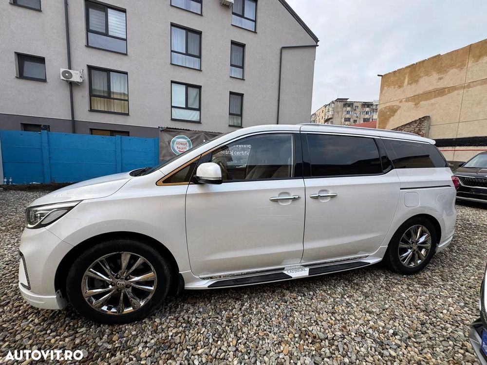 Kia Carnival - 21