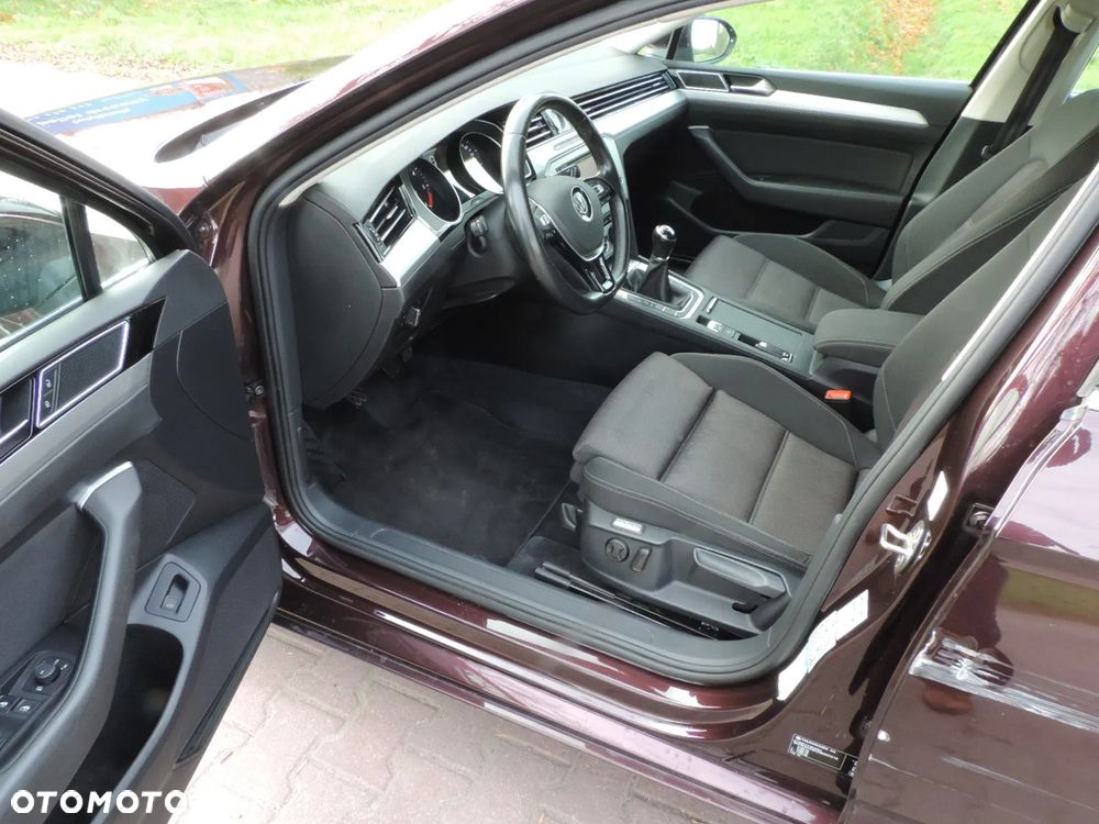 Volkswagen Passat 2.0 TDI SCR (BlueMotion Technology) Comfortline - 4
